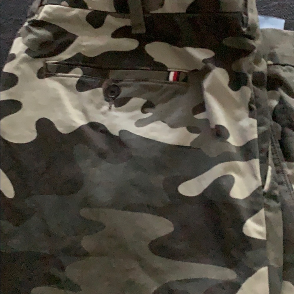 Camouflage Tommy pants....